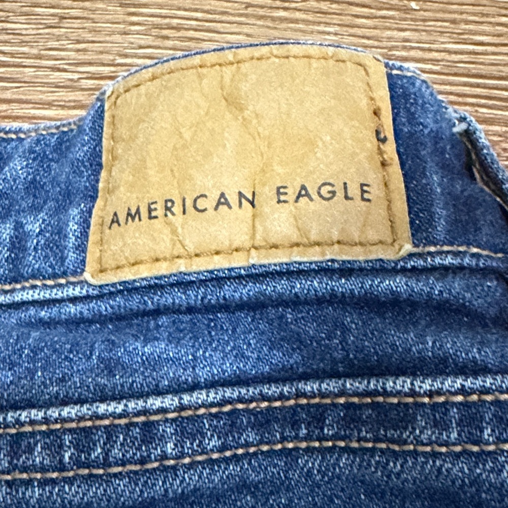 American Eagle Outfitters High-Rise Mom Jeans - Picture 9 of 9